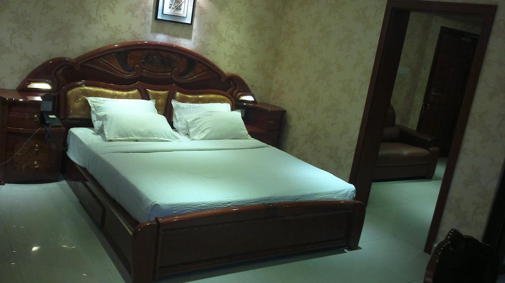 Hotel Sea Palace Kollam Zimmer foto
